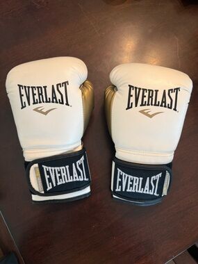Everlast 12oz White and Gold Power Lock Boxing Gloves
